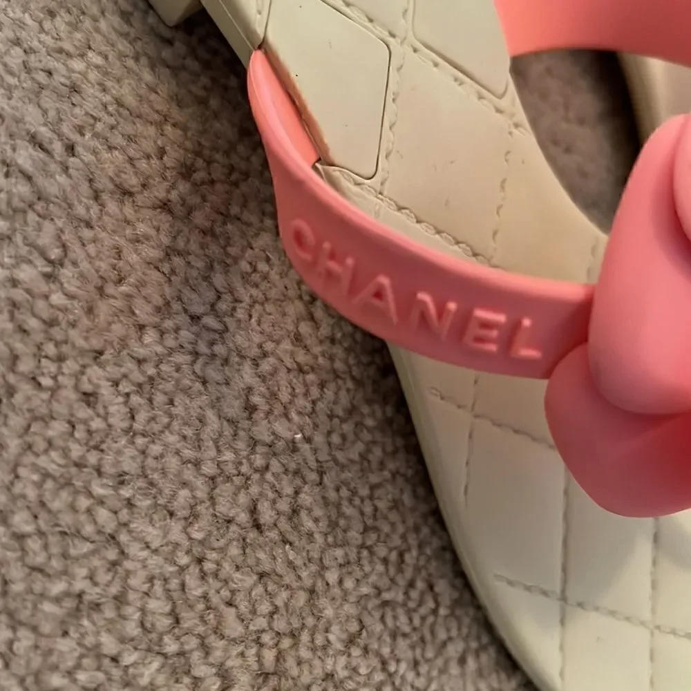 Authentic Chanel Sandal 38 pink/white